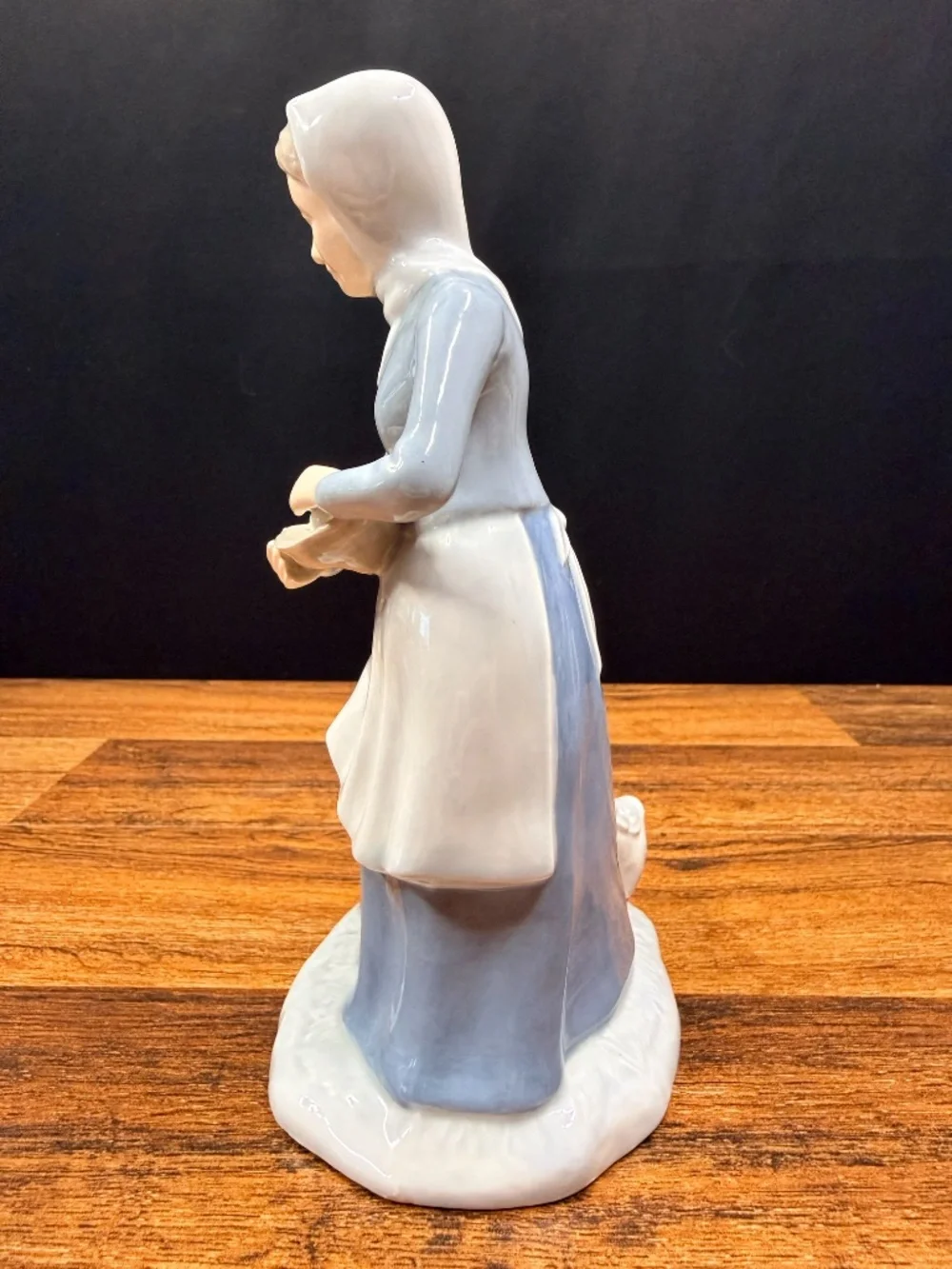 N/A woman collecting